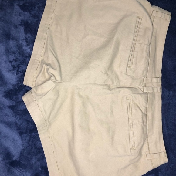 Khaki color shorts - Picture 4 of 5